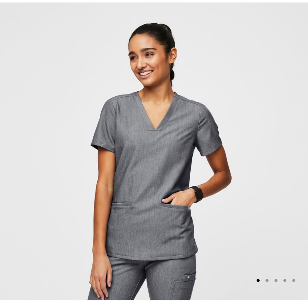 Figs Casma ™ Three-Pocket Scrub Top